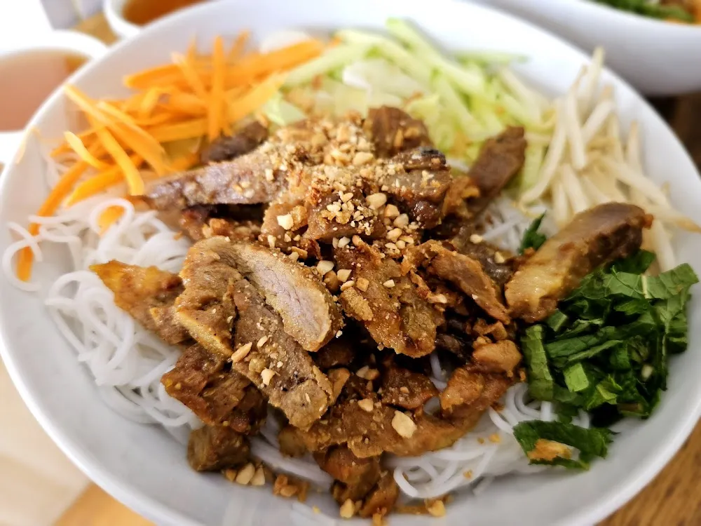 Bun Heo Au Porc À la Citronnelle